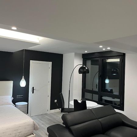 Black And White Suite "La Marinera" Кастро-Урдіалес Екстер'єр фото
