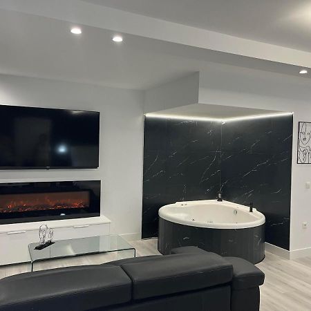 Black And White Suite "La Marinera" Кастро-Урдіалес Екстер'єр фото