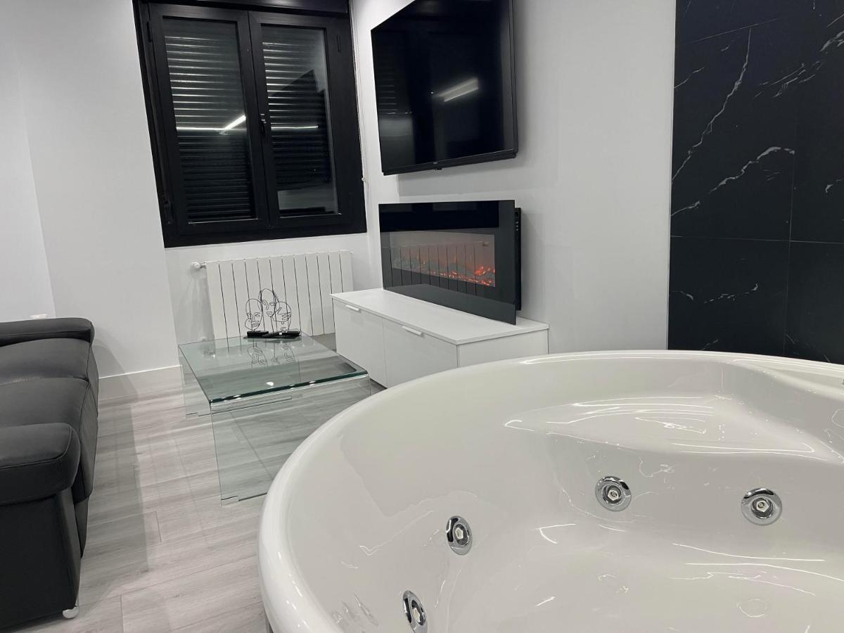 Black And White Suite "La Marinera" Кастро-Урдіалес Екстер'єр фото