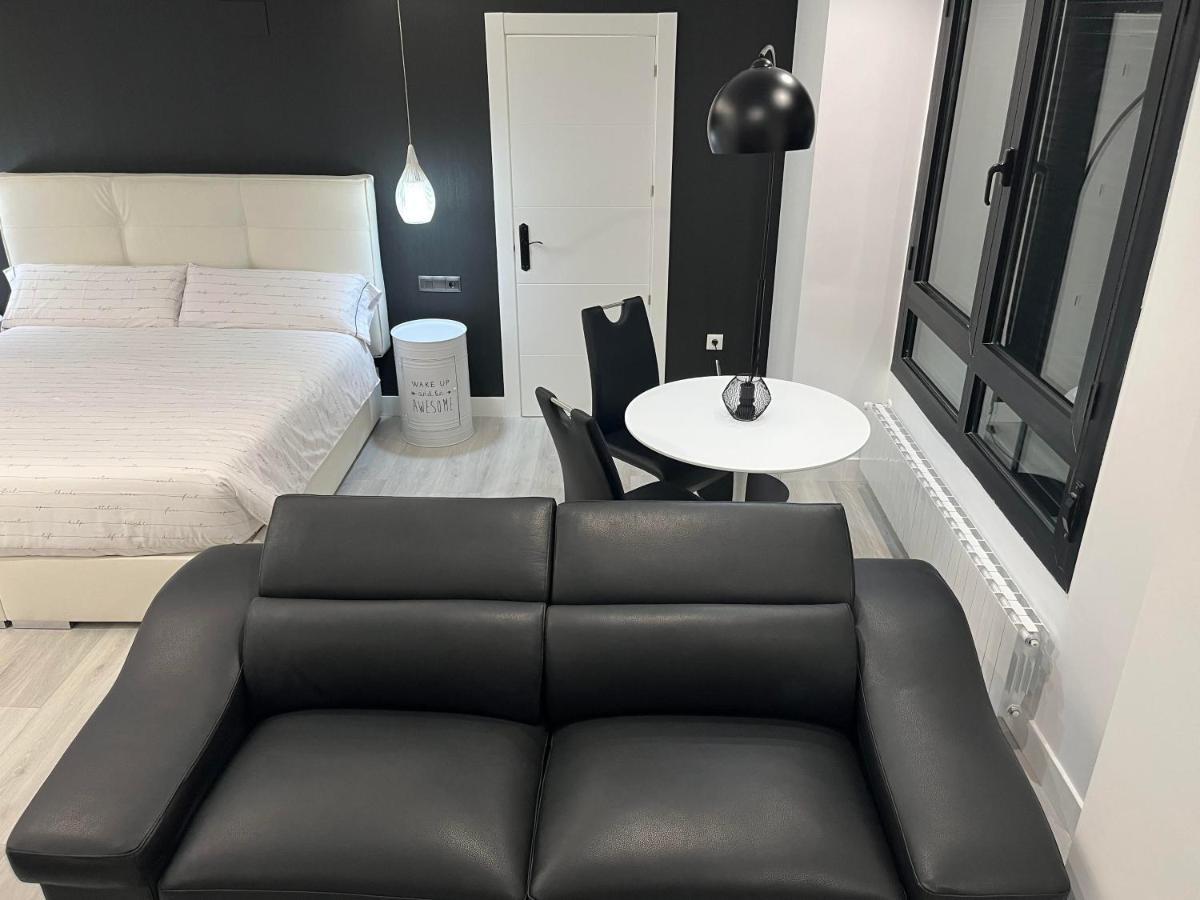 Black And White Suite "La Marinera" Кастро-Урдіалес Екстер'єр фото