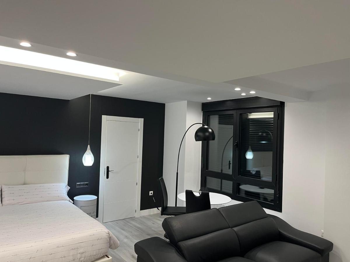 Black And White Suite "La Marinera" Кастро-Урдіалес Екстер'єр фото