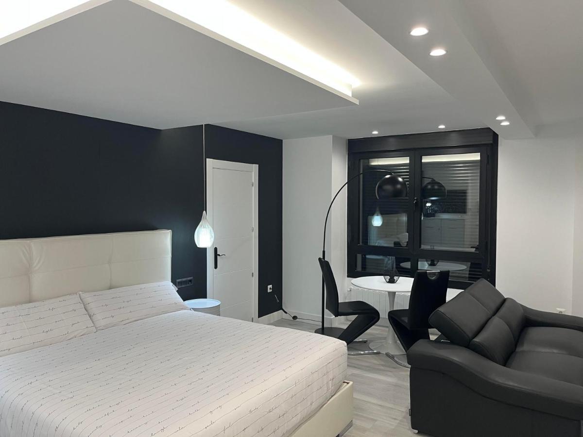 Black And White Suite "La Marinera" Кастро-Урдіалес Екстер'єр фото