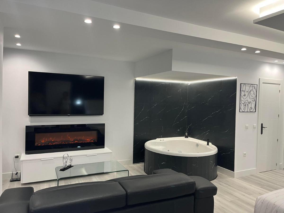 Black And White Suite "La Marinera" Кастро-Урдіалес Екстер'єр фото