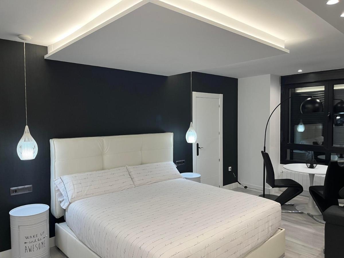 Black And White Suite "La Marinera" Кастро-Урдіалес Екстер'єр фото